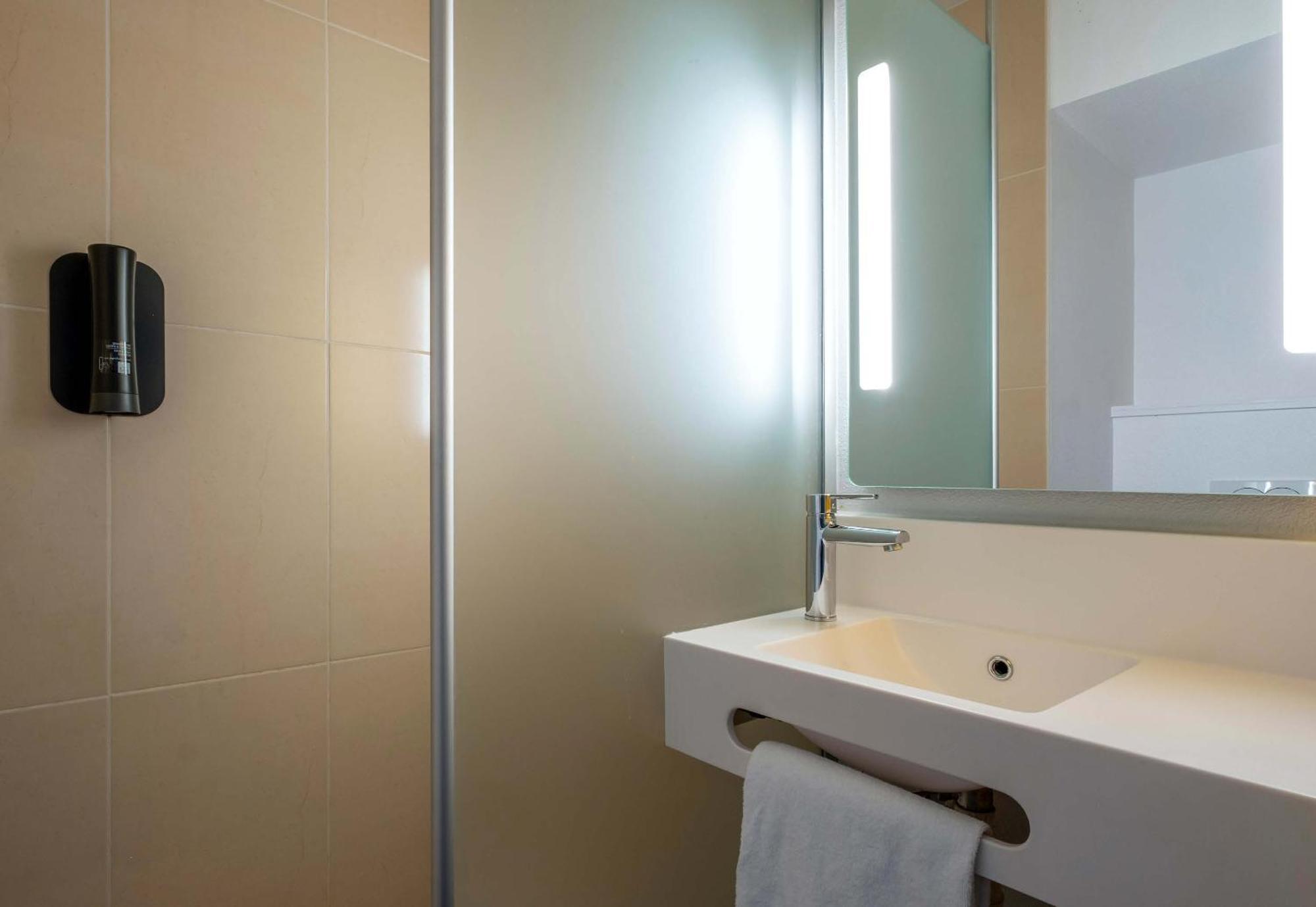 B&B Hotel Niort Marais Poitevin Est エクステリア 写真