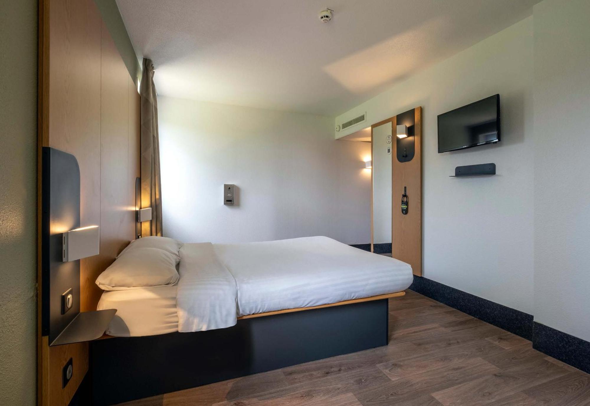 B&B Hotel Niort Marais Poitevin Est エクステリア 写真